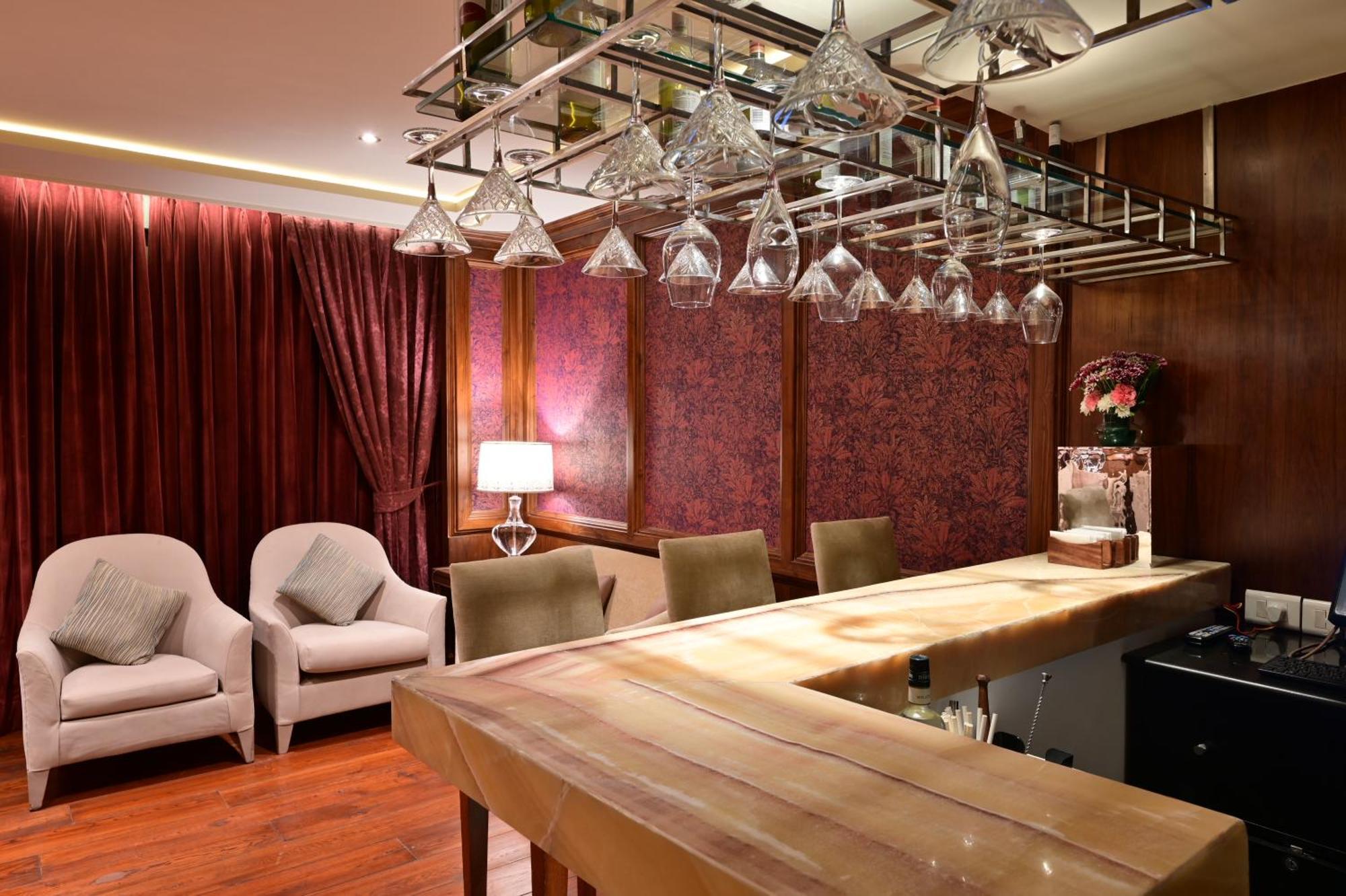 Clarens Hotel Gurgaon Exterior photo