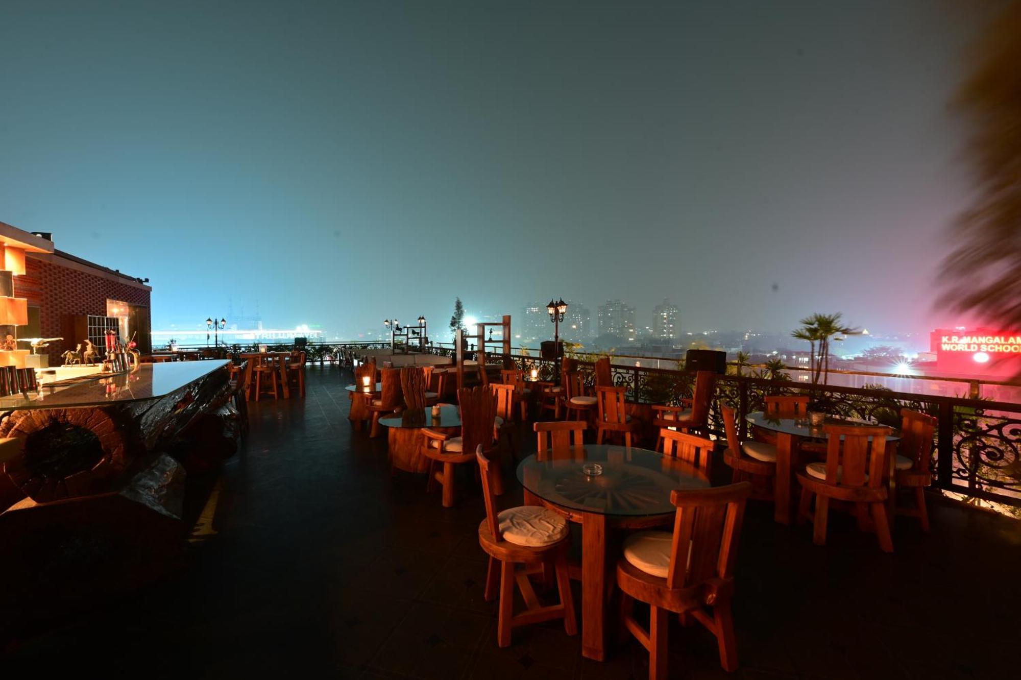 Clarens Hotel Gurgaon Exterior photo