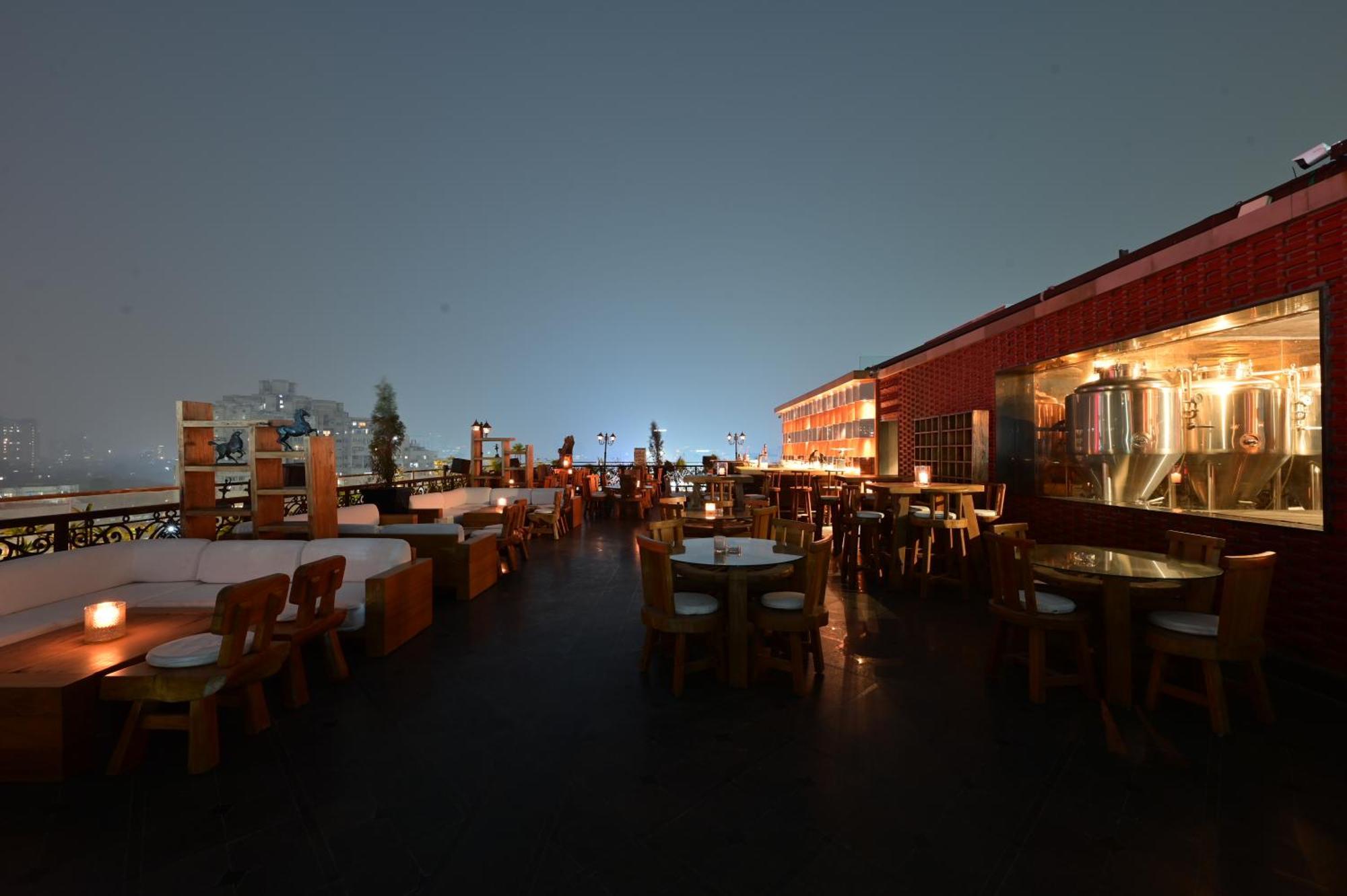 Clarens Hotel Gurgaon Exterior photo