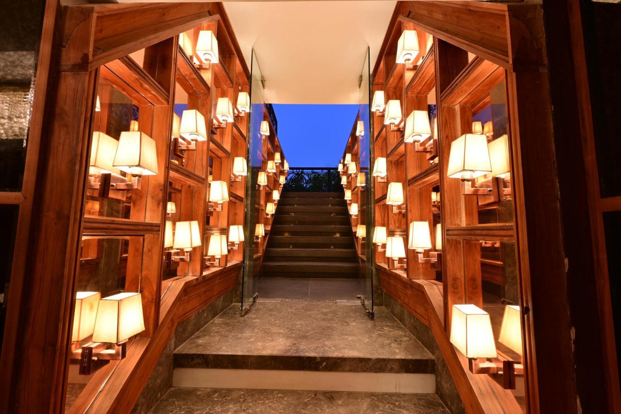 Clarens Hotel Gurgaon Exterior photo