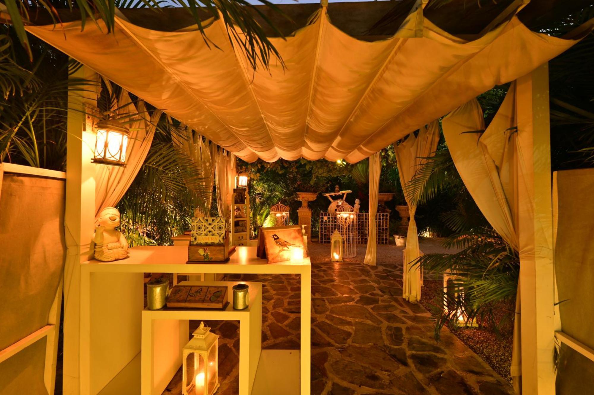 Clarens Hotel Gurgaon Exterior photo