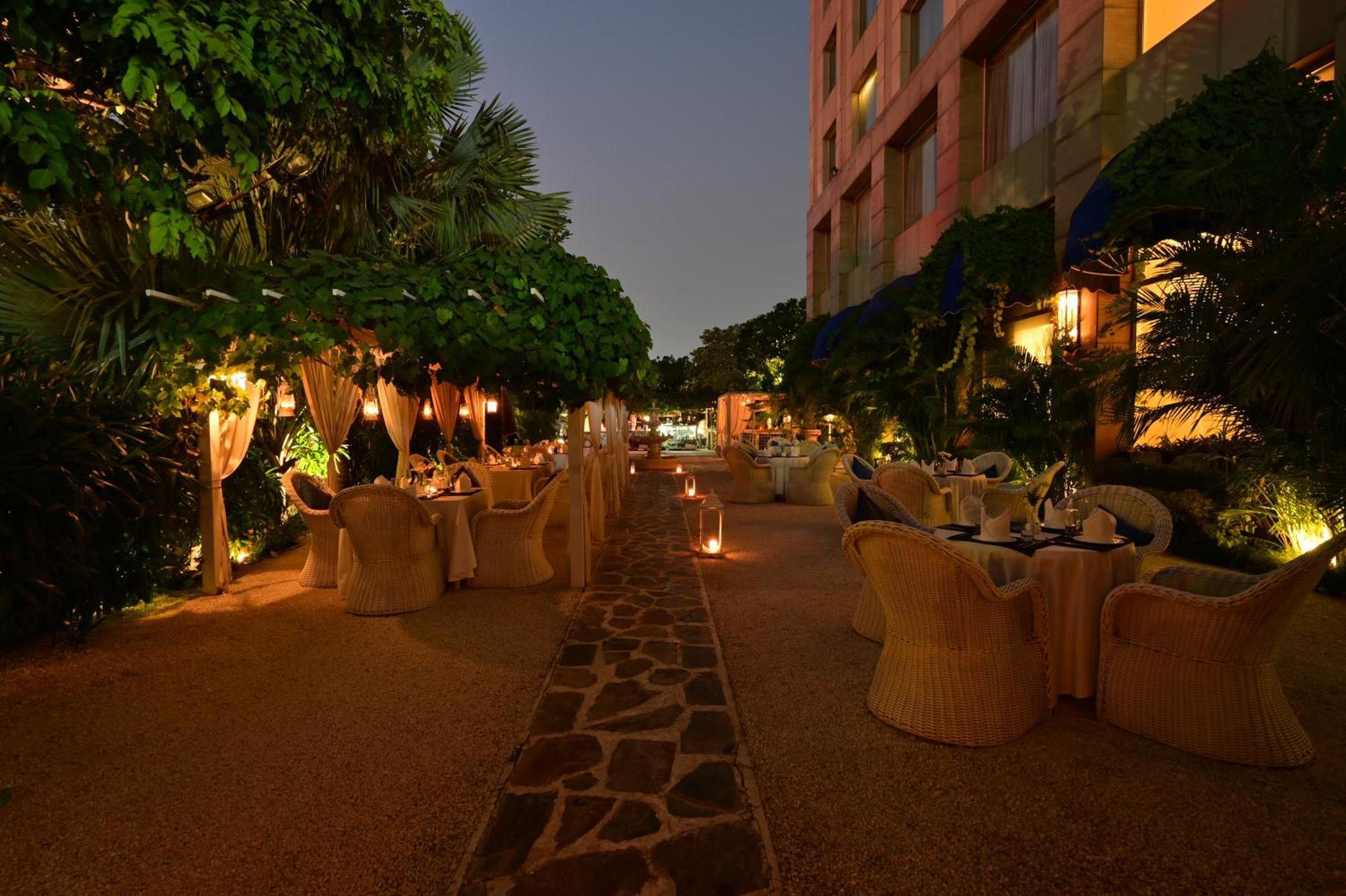 Clarens Hotel Gurgaon Exterior photo