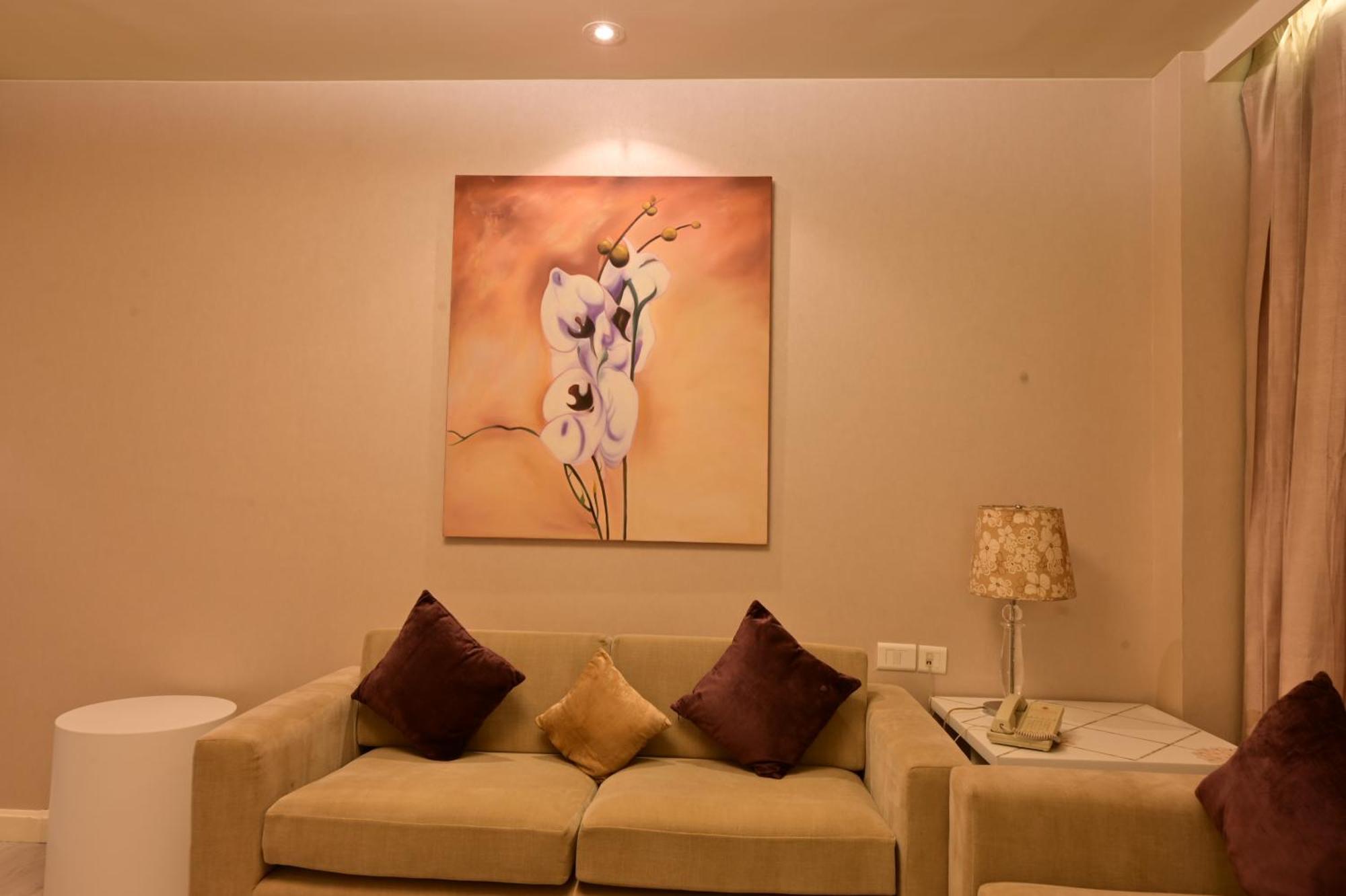 Clarens Hotel Gurgaon Exterior photo