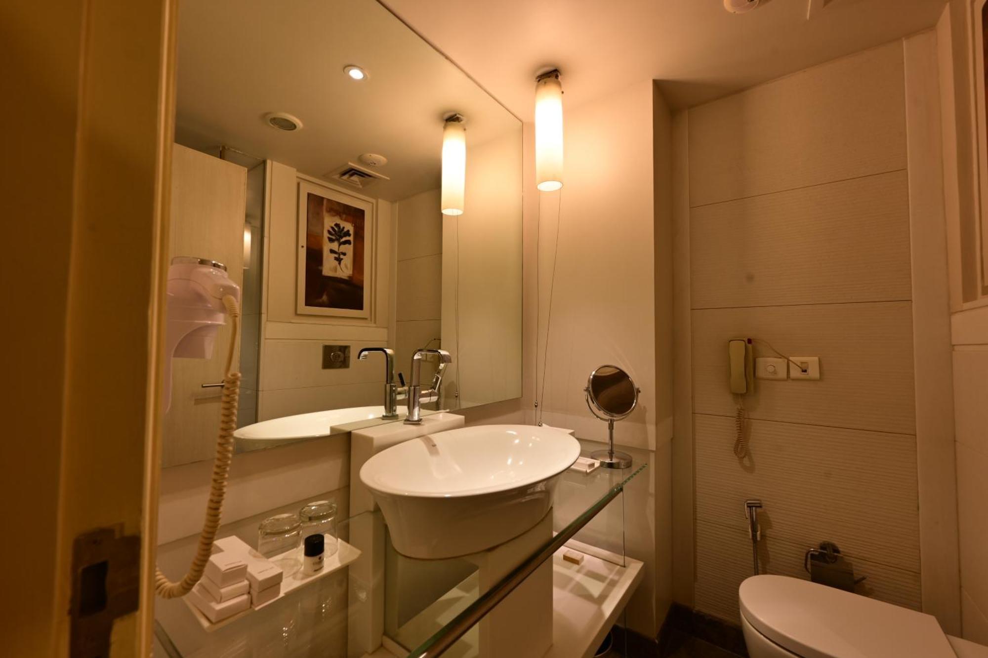 Clarens Hotel Gurgaon Exterior photo