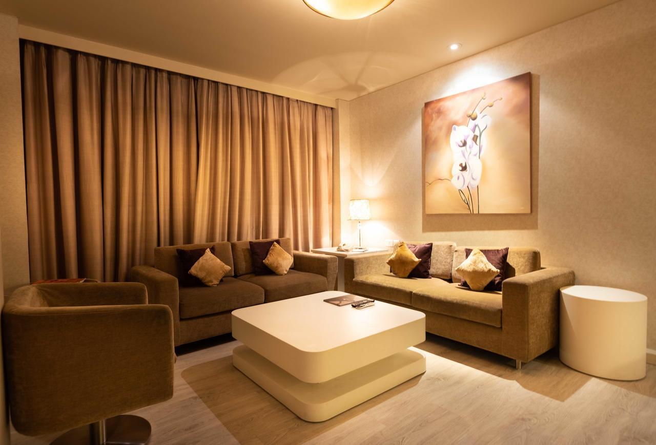Clarens Hotel Gurgaon Exterior photo