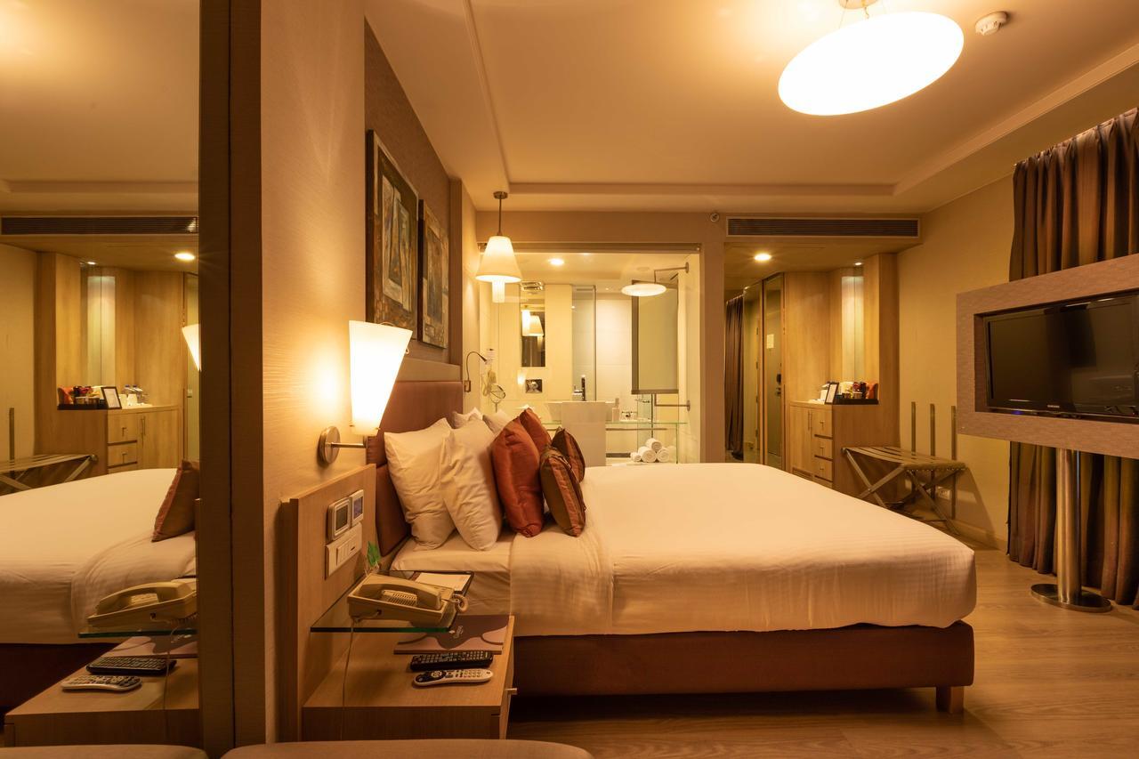 Clarens Hotel Gurgaon Exterior photo