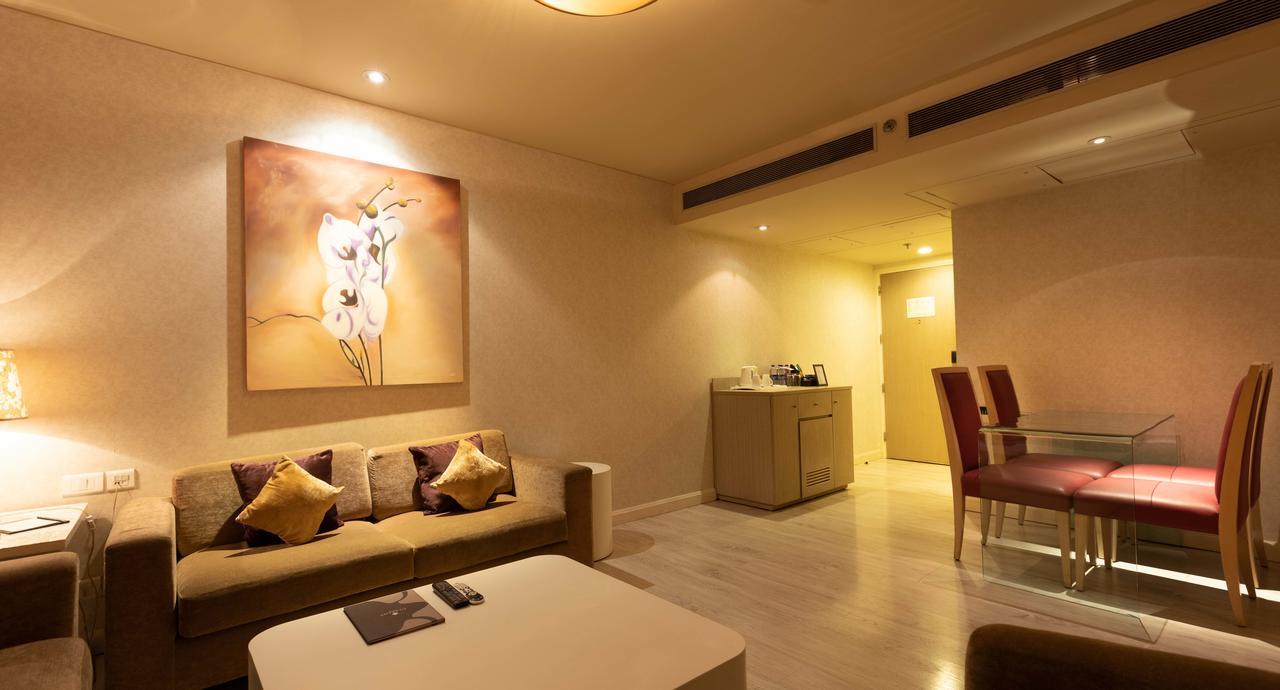 Clarens Hotel Gurgaon Exterior photo