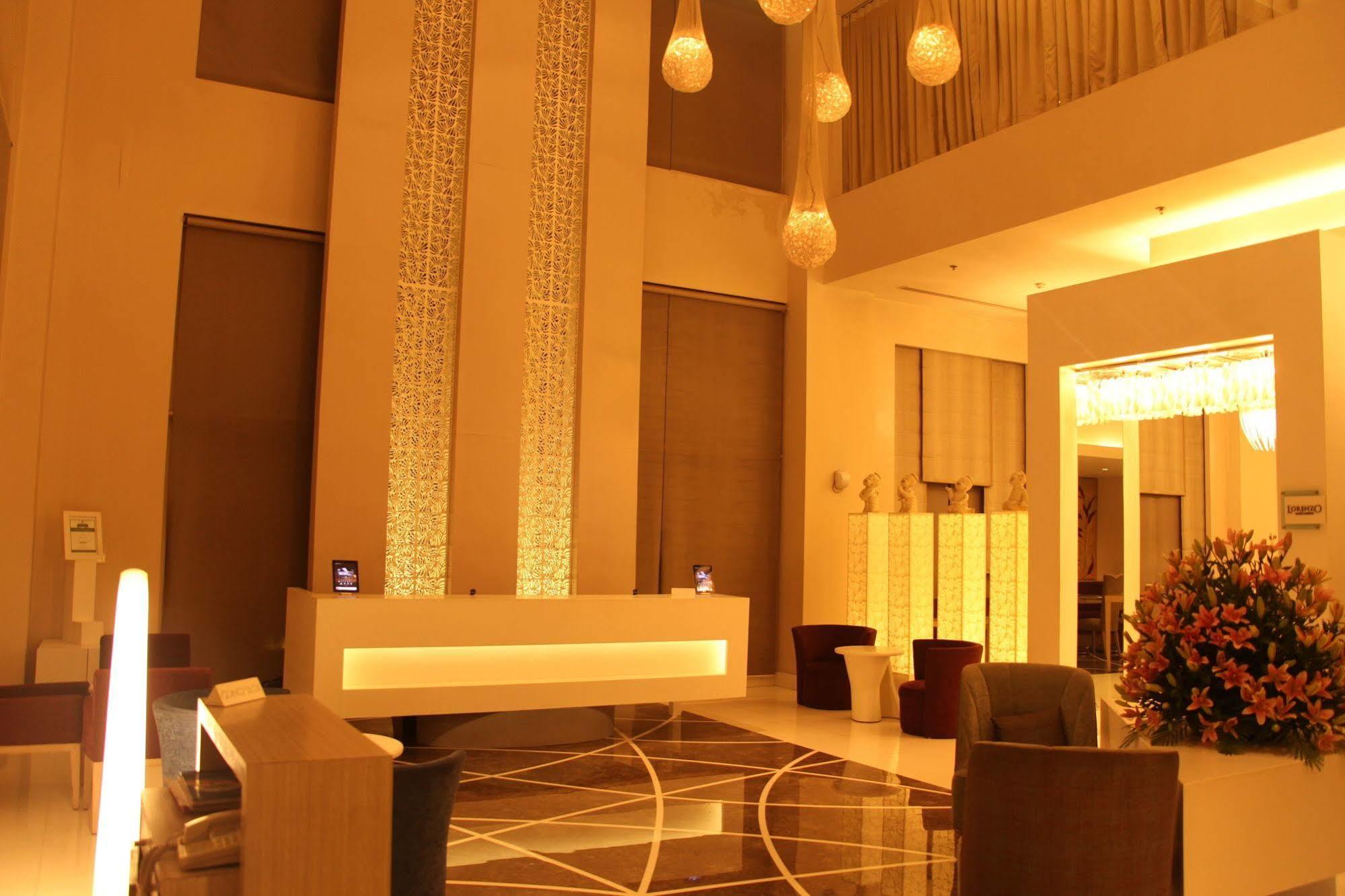 Clarens Hotel Gurgaon Exterior photo