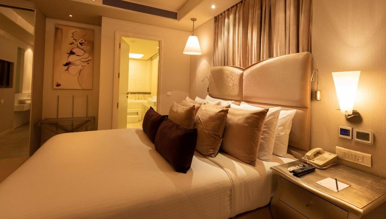 Clarens Hotel Gurgaon Exterior photo