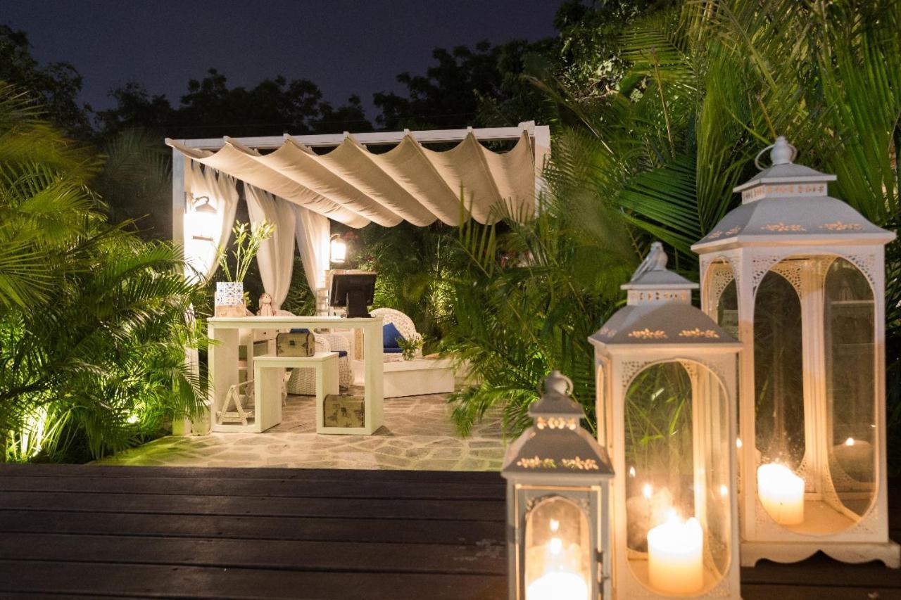 Clarens Hotel Gurgaon Exterior photo