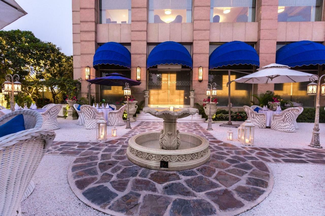 Clarens Hotel Gurgaon Exterior photo